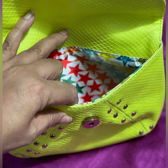Neon yellow studded clutch - Picture 7 of 9